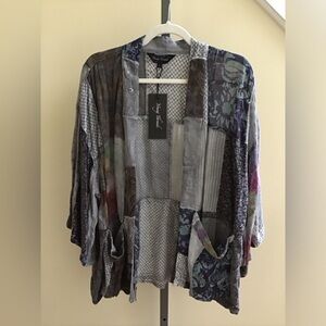YOUNG THREADS NWT KIMONO Grey Blue Floral Patterns Size Large